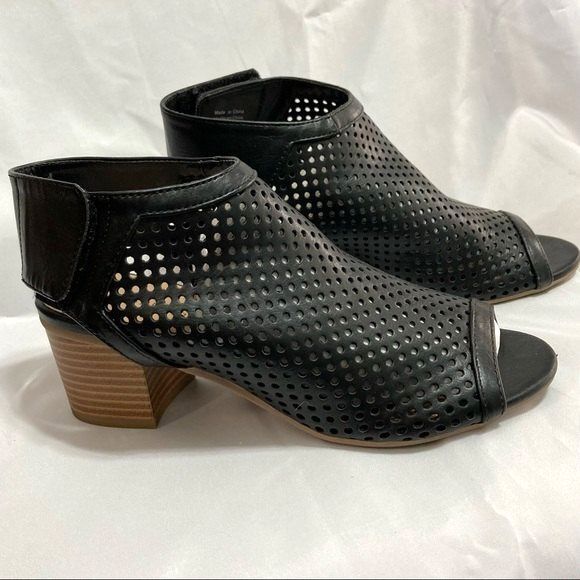 CALL IT SPRING Black Bootie with Ankle Straps Peep Toe Womens Size 7 - Picture 6 of 12